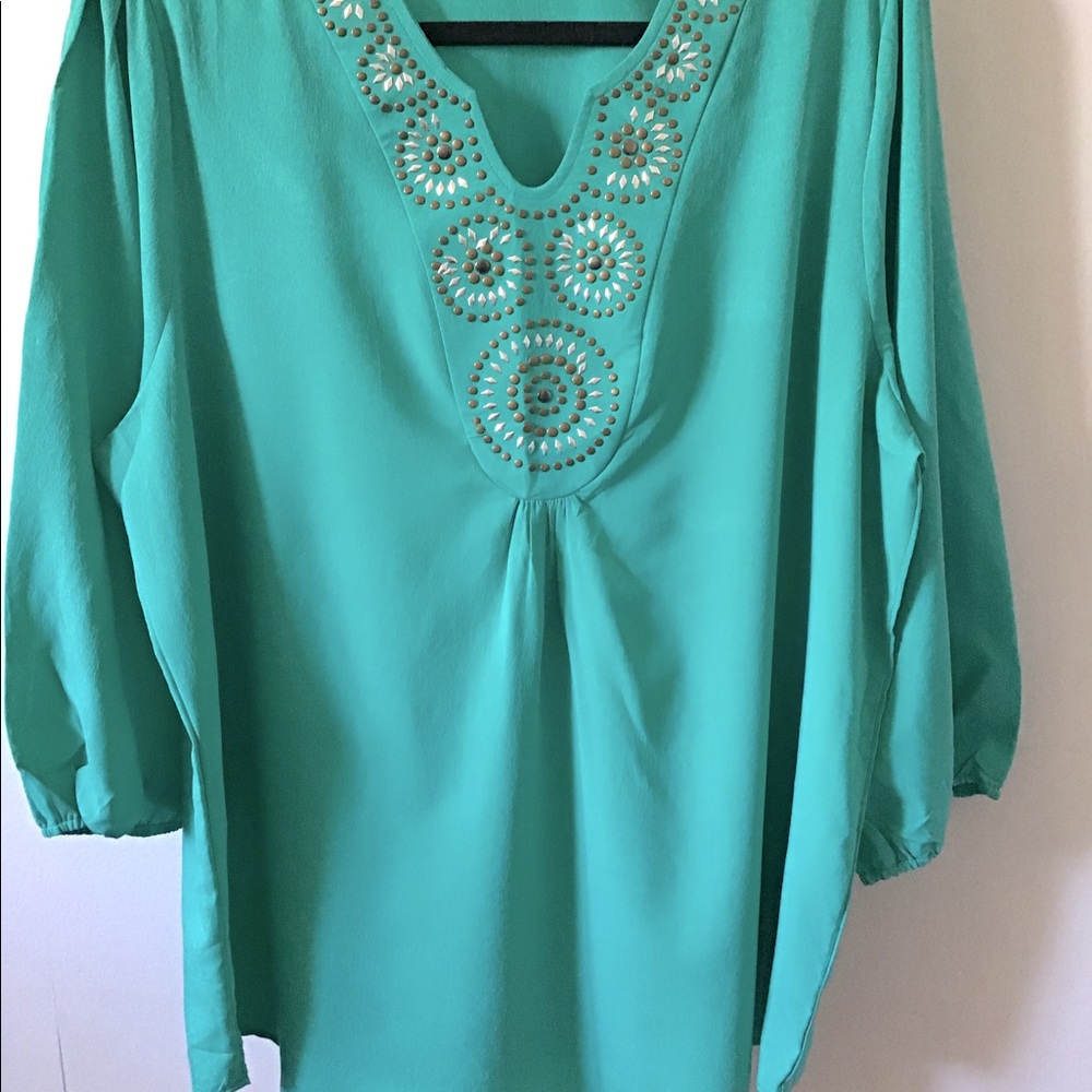Lovely green tunic *NEW* with metal embellishments.